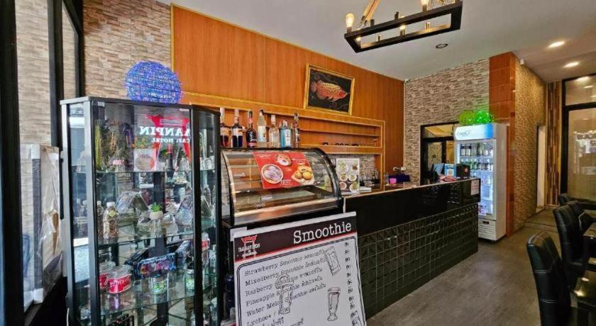 Baanpin Hotel Бангкок Экстерьер фото